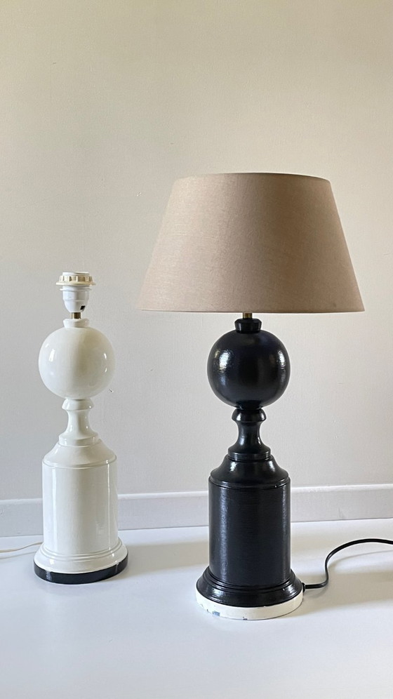 Image 1 of 2 supporti per lampade in legno tornito in bianco e nero VINTAGE