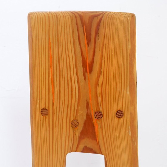 Image 1 of Sculpturale brutalistische kinderstoel van massief eikenhout, geïnspireerd op Wabi-Sabi.