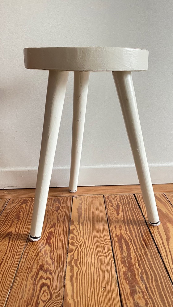 Image 1 of Tabouret tripode bois blanc vintage