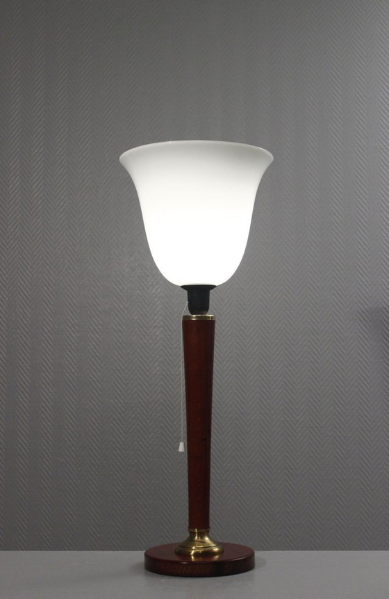 Image 1 of Vintage Mazda-lamp van hout, messing en opaalglas, Art Deco-design, 20e eeuw.