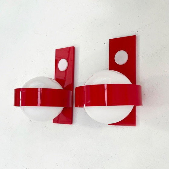 Image 1 of Coppia di lampade da parete in stile Space Age, rosse e bianche, in vetro e plastica, anni '70.