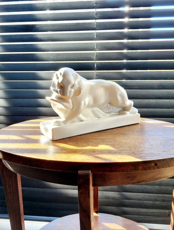 Image 1 of Sculpture Art déco en céramique blanche représentant un tigre et une gazelle, John Skeaping, Wedgwood, 1927