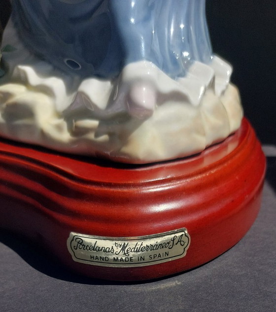 Image 1 of Large porcelain figurine: Lady with a goose and basket of flowers