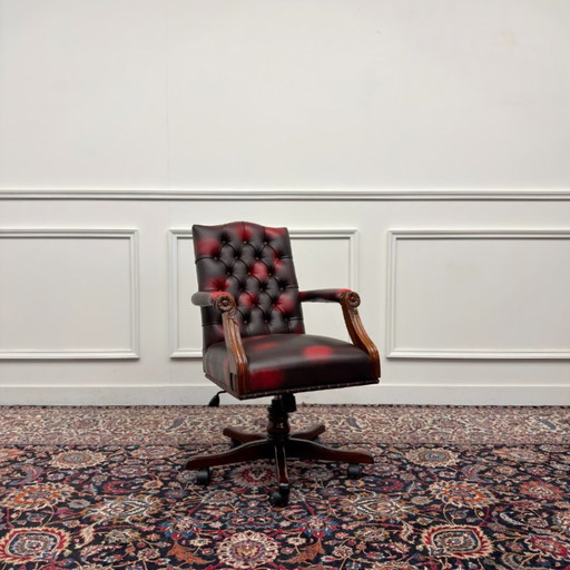 Klassischer englischer Chesterfield Bürostuhl Oxblood Rot
