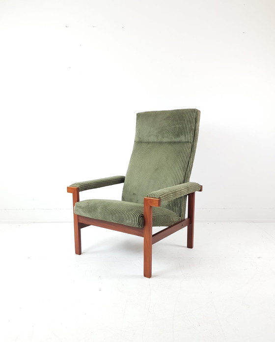 Image 1 of Fauteuil vintage danois tissu côtelé vert nouvellement tapissé