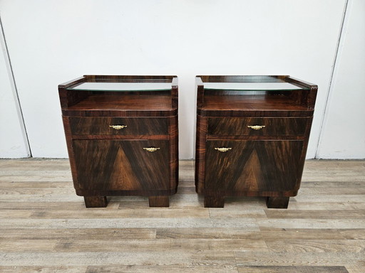 1940s Art Decò bedside tables in walnut with glass top