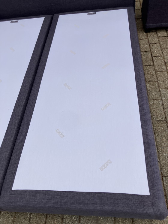 Image 1 of Auping Boxspring 180 x 200 in Topstaat! Incl Auping matras en Emma topper, alles zeer netjes. Incl 2 hockers (nachtkastjes)
