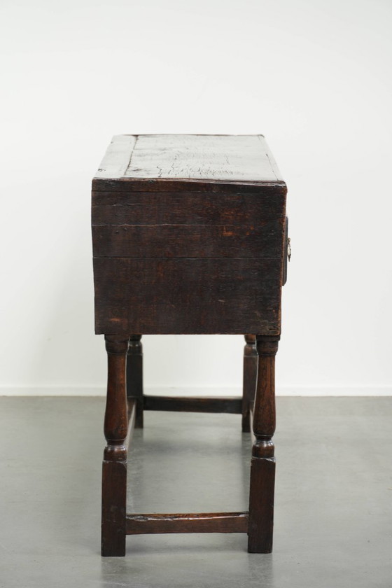 Image 1 of Antiek Engels eikenhouten dressoir met drie lades uit eind 17e/ begin 18e eeuw