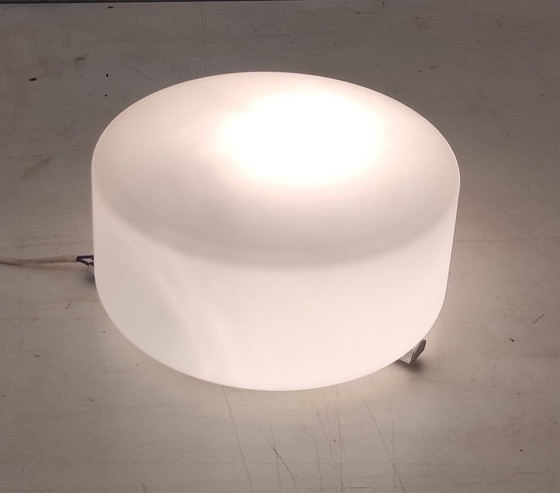 Image 1 of Decken- oder Wandleuchte im Bauhaus-Design mit opalisierendem Glaskolben – Mitte des 20. Jahrhunderts