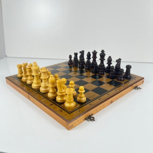 Wooden travel chess set with plastic pieces, 30cm