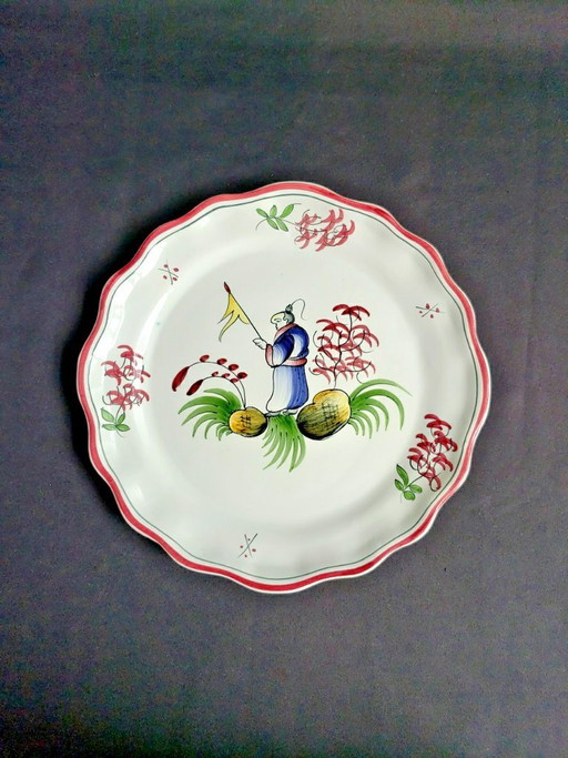 Fayence-Teller aus Ostfrankreich Lunéville. Chinesisches Dekor.