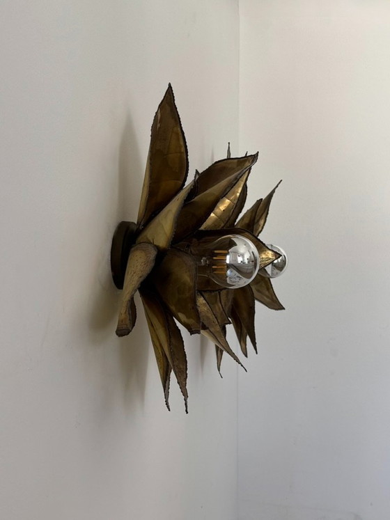 Een paar vintage, gepatineerde messing wandlampen met bloemmotief, Frankrijk, 1960 – Brass (photo 7 of 8)