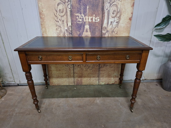 Image 1 of Scrivania antica inglese, scrittoio, scrivania con intarsi in pelle. Dimensioni: 122x55 cm e altezza 77 cm.