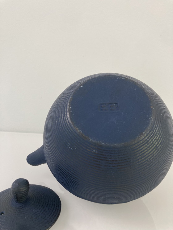 Image 1 of Théière japonaise en fonte Hinomaru, bleu indigo