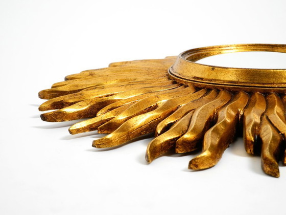 Image 1 of Grande specchio da parete Mid Century Modern Sunburst Kovex in legno e resina, placcato oro | Ø 52 cm