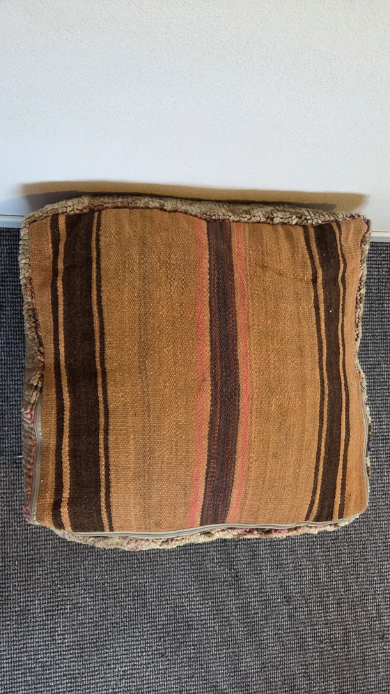 Image 1 of Handgemaakt berber poef, vintage zitkussen