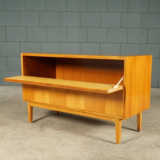 Mobile/credenza vintage con ante a ribalta - Noce - Anni '60 – Armadi contenitori, Wood (photo 11 of 12)