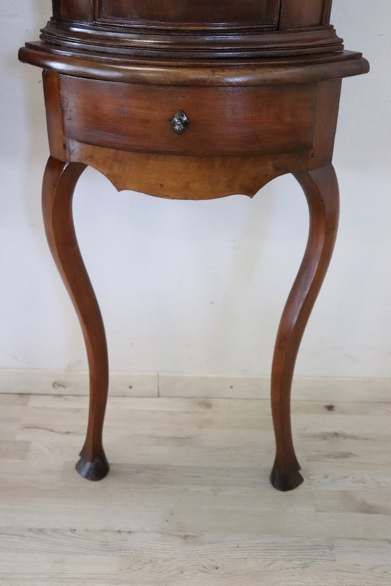 Image 1 of Juego de 2 armarios esquineros de nogal del siglo XVIII