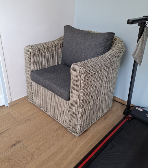 Poltrona da giardino in resina intrecciata grigia, effetto rattan