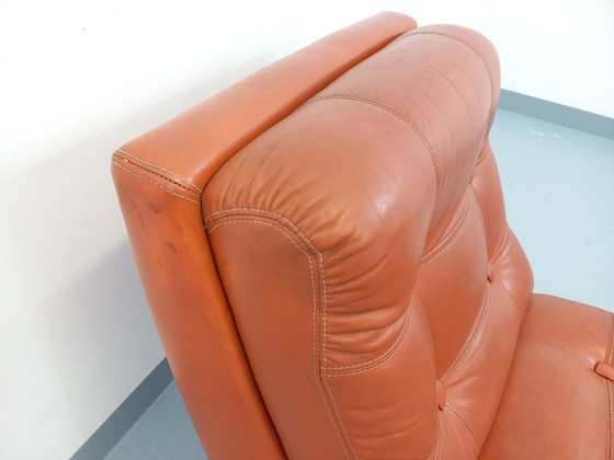 Image 1 of Vintage Roche Bobois-fauteuil in chroom en tegelkleurig leer uit de jaren 70.