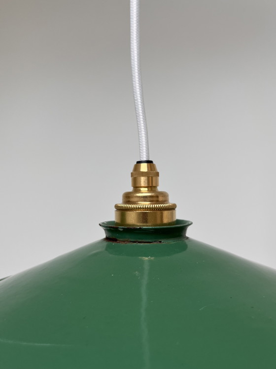 Image 1 of Due lampade a sospensione vintage in smalto verde.