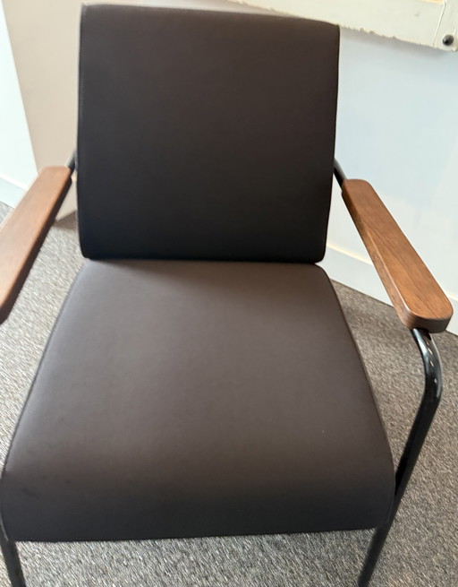 Vitra Jean Prouvé de Salon lounge chair