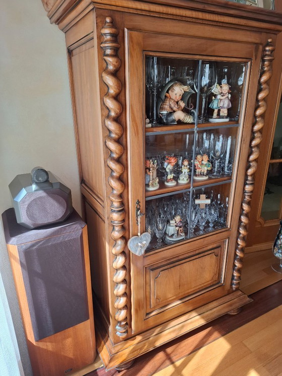 Image 1 of Vetrina in noce francese 