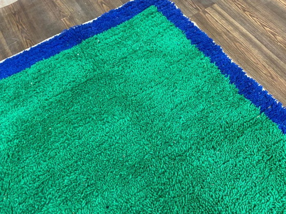 Image 1 of Grüner marokkanischer Teppich – Handgewebter Berberteppich aus Wolle, farbenfrohes abstraktes Design