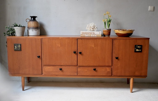 Wunderschönes großes Sideboard aus Teakholz im Mid-Century-Stil
