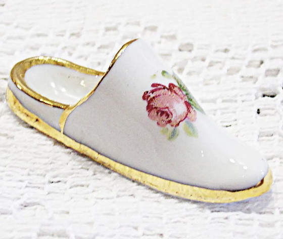 Image 1 of Ensemble De 5 Chaussures Miniatures En Porcelaine De Limoges