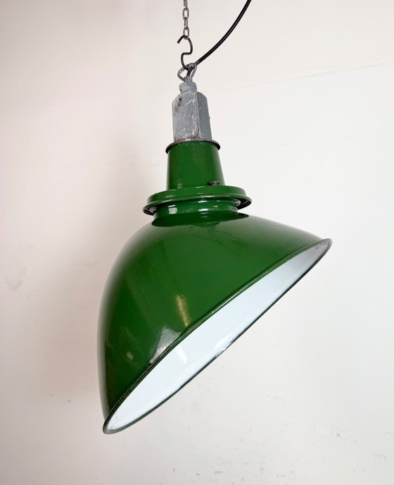 Image 1 of Grote industriële Britse groene emaille fabriekshanglamp van Benjamin, jaren 60