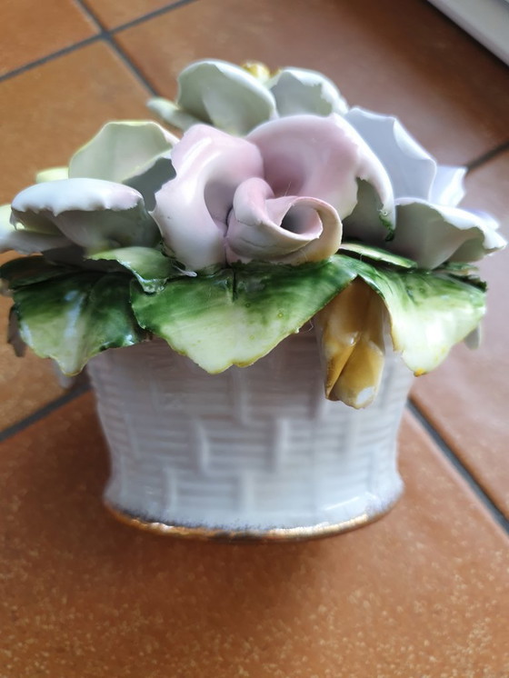 Image 1 of Arreglo floral de porcelana - Porfin Cluj-Nopoca (IRIS) en perfecto estado