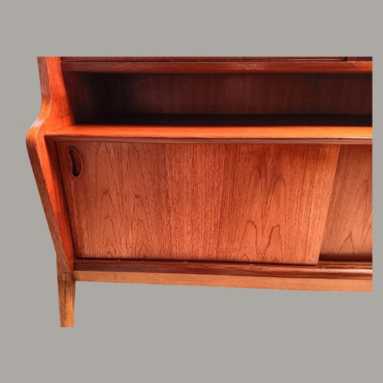 Image 1 of Teak-Highboard aus der Mitte des 20. Jahrhunderts von Oswald Vermaercke – Klappschrank mit originaler grüner Innenausstattung