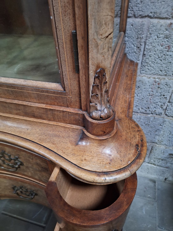 Image 1 of Vetrina in noce del XIX secolo