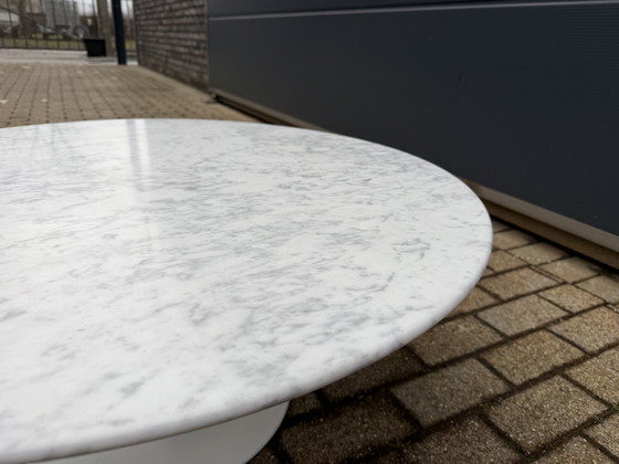 Image 1 of Originele Knoll Tulip Salontafel Eero Saarinen in Carrara marmer