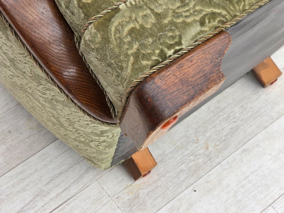 Image 1 of 1960er Jahre, Dänischer Sessel, grüner Möbelvelours, massives Eichenholz.