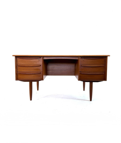 Vintage Teakhouten Bureau, Svend Åge Madsen ‘60 – Wood, Brass