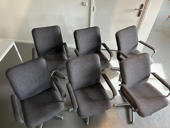 Image 1 of Artifort Design Stühle – Industriell & Zeitlos – erhältlich im 2er-Pack, 6 Stück verfügbar