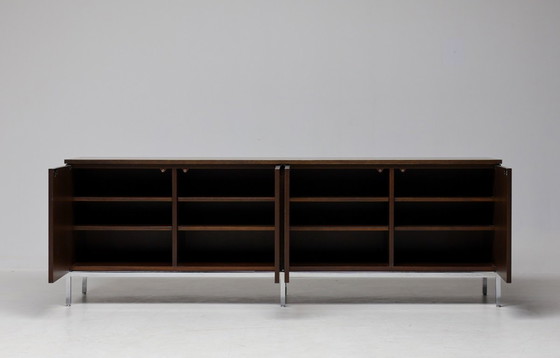 Image 1 of Florence Knoll Sideboard aus Walnussholz, Mid-Century Modern, Aufbewahrungsmöbel für Vorstandssitzungsräume