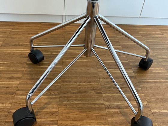 Image 1 of Arne Jacobsen / Fritz Hansen 3107/3117 bureaustoel - uitstekende staat, nieuw zwart leer