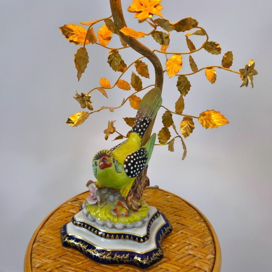 Image 1 of Lampada a forma di uccello in porcellana italiana Mangani con parti dorate e paralume originale