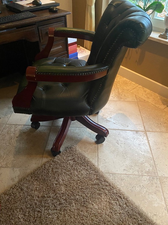 Image 1 of Poltrona direzionale Chesterfield antica