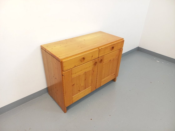 Image 1 of Meuble de rangement Charlotte Perriand Les Arcs vintage en pin des années 60 70