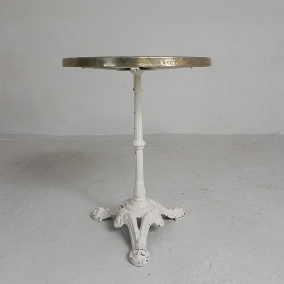 Image 1 of Mesa de bistró con patas de hierro fundido y tablero de mármol, década de 1920.