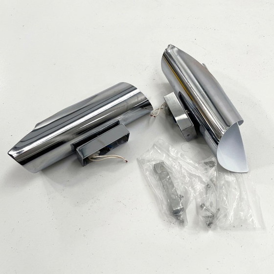 Image 1 of Paire d'appliques murales chromées incurvées, années 1970