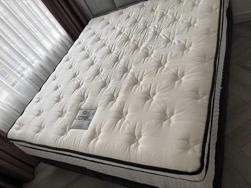 Sommier Serta 180x210, matelas de qualité supérieure, fermeté moyenne, sommier de luxe pour hôtels