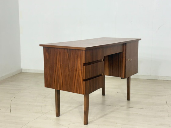 Image 1 of Bureau style années 60 – Noyer vintage