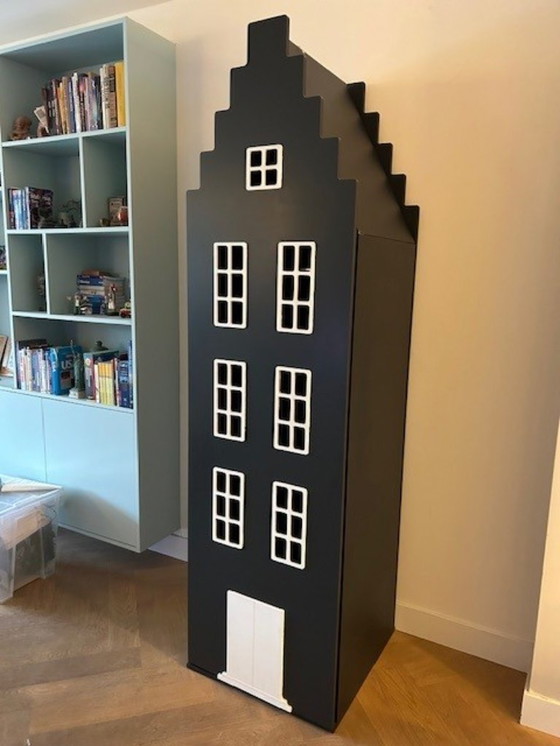 Image 1 of Amsterdam stepped gable of Kast van een Huis