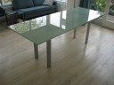 table à manger moderne en verre