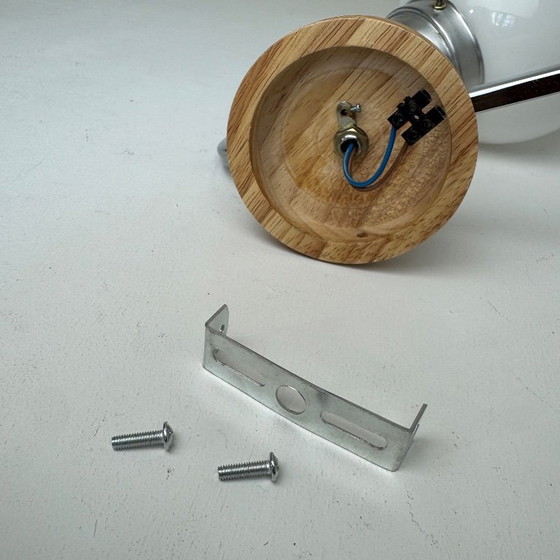 Image 1 of PAIRE D’ANCIENNES APPLIQUES EN OPALINE VINTAGE